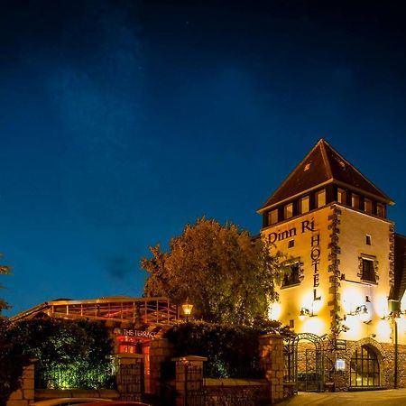 Dinn Ri Hotel Карлоу Экстерьер фото