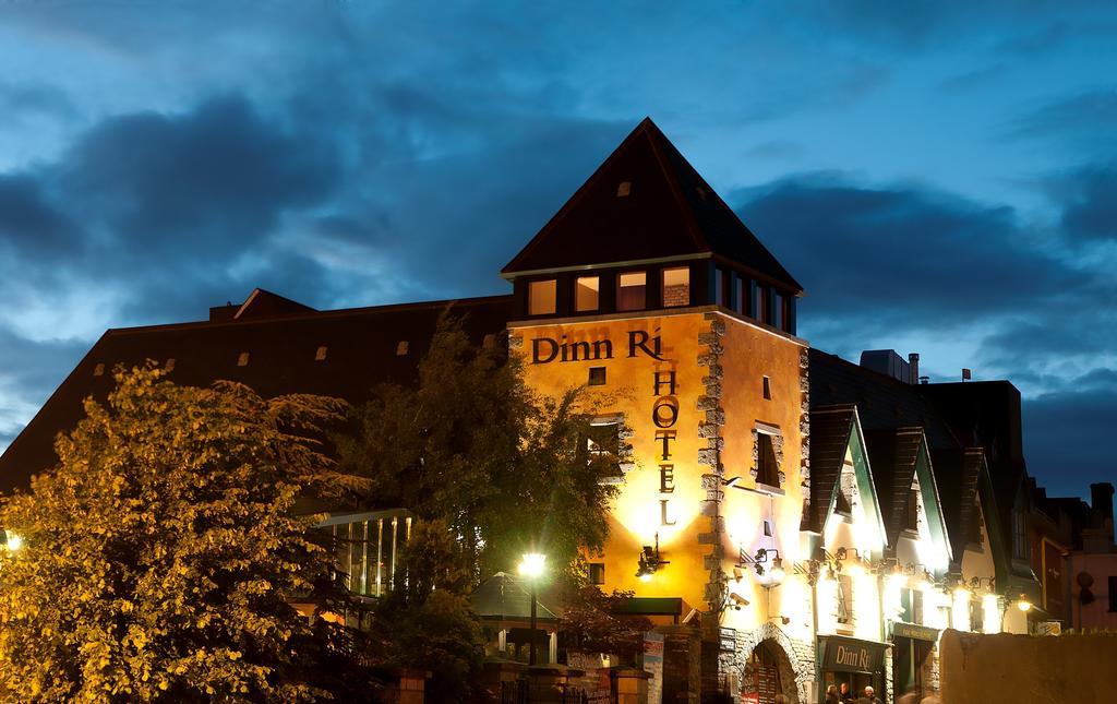 Dinn Ri Hotel Карлоу Экстерьер фото