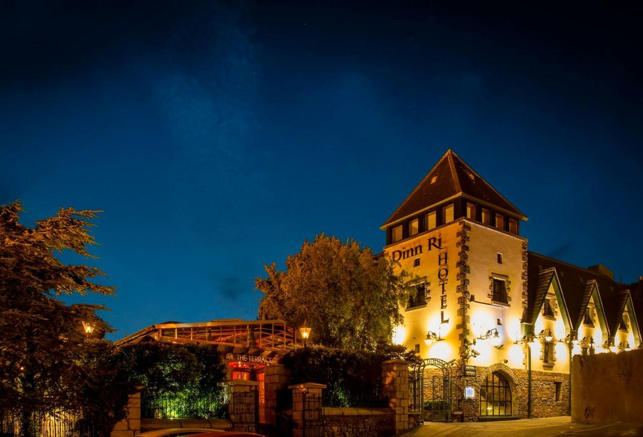 Dinn Ri Hotel Карлоу Экстерьер фото